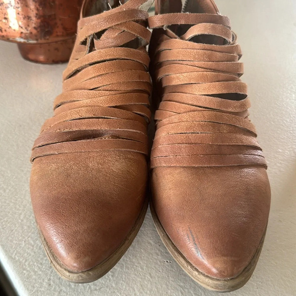 Free People "Lost Valley" Distressed Zipper Back Boots Size 39 - Picture 7 of 14